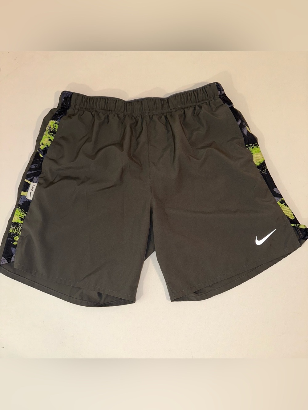 NIKE - DRI FIT - MENS SHORTS